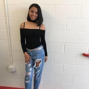 Meet your Posher, Larissa